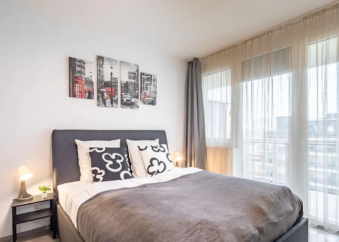 - Balcony - New - Comfy Apartment Budapest